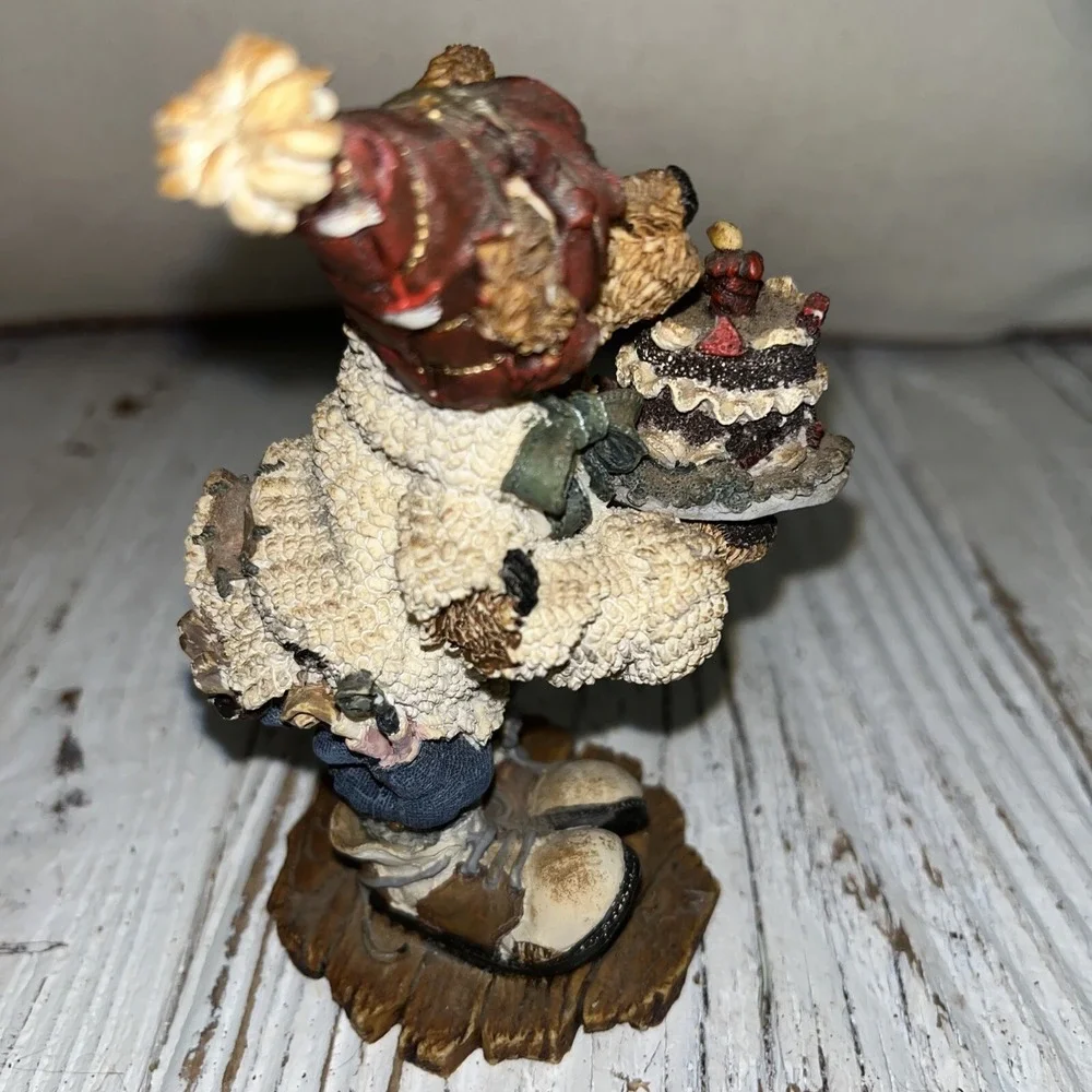 Boyds Bears and Friends Figurine 1995 M Harrison's Birthday 2275 Bearstone